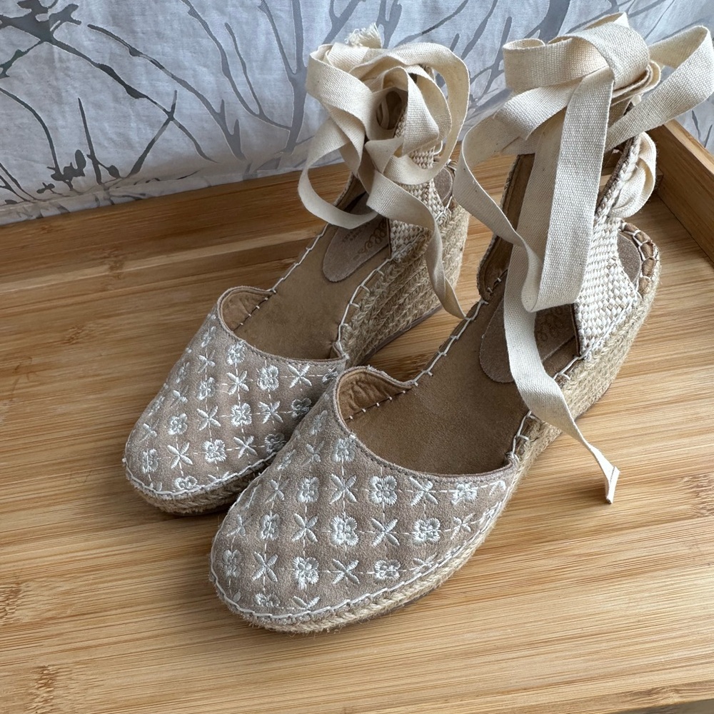 Seychelles Beige Embroidered Espadrille Wedges